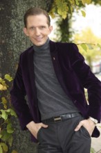 Marc Rudolf at the annual press conference for the 2025/2026 season at the Theater am Frankfurter