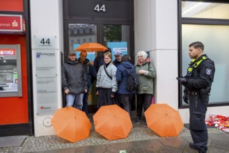 New Generation activists arrested by the police. The New Generation symbolically organises a house
