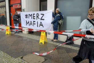 The New Generation symbolically organises a house search at the Economic Council of the CDU, a