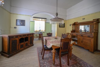 Former residential house, interior, Kolmanskop, restricted diamond area, near Lüderitz, Karas