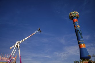 Fruit column, landmark, fairground ride, Cannstatter Wasen, funfair, carnival, spring festival,