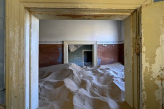 Sand mountains in a former dwelling house, interior photograph, Kolmanskop, restricted diamond