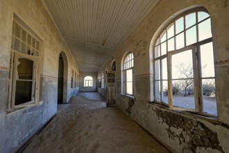 Former residential building, interior photo, Kolmanskop, restricted diamond area, near Lüderitz,