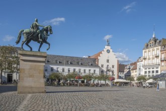 Town Hall Square, Rathausplatz with Old Department Store and Böckingsches Palais, monument to