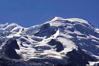 Snow-covered Dome du Goûter, Chamonix-Mont-Blanc, Haute-Savoie, France