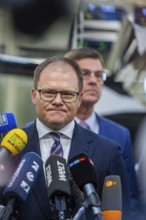 Federal Environment Minister Carsten Schneider during his visit to the Volkswagen vehicle plant in