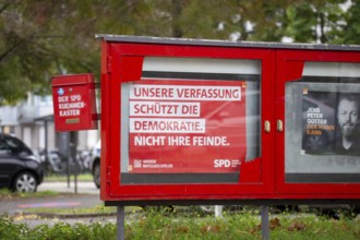Poster of the SPD in Ludwigshafen with the text UNSERE VERFASSUNG SCHÜTZT DIE DEMOKRATIE. NOT YOUR