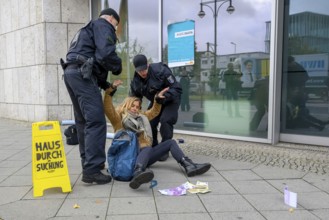 New generation raids the Konrad Adenauer House, the federal headquarters of the CDU, on suspicion