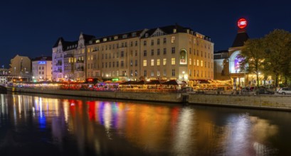 Night photo on the banks of the Spree opposite the Schiffbauerdamm, urban environment with scene