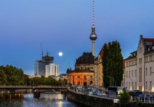 View from the Weidendammer Bridge to the television tower and the Bode Museum, evening light with