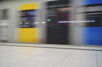 Underground entry S-Bahn, train, Class 420 Generation 2025, platform, stop, city centre station,