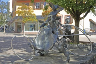 Sculpture Bertha Benz by Pit Elsasser 1991, Monument to the historic first motorised automobile