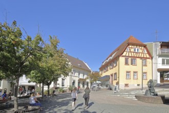 Unterer Markt with sculpture and Bronner House, home of winegrower, pharmacist and writer Johann