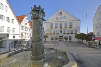 Town hall built in 1958 and town hall fountain with reliefs and figures by Klaus Ringwald 1998,