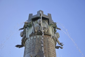 Town hall fountain by Klaus Ringwald 1998, bronze sculptures, reliefs, figures and text on the
