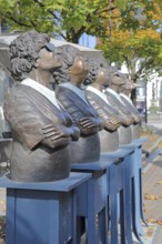 Sculpture Persil bleibt Persil by Guido Messer 1993, five bronze sculptures look synchronously up