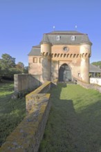 Portal with archway, large castle built in the 18th century, bridge, castle moat, Kleinbüllesheim,