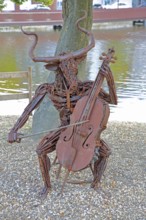 Sculpture The Concert by Günther Fahrner, rusty metal sculpture, sheet metal, modern art, bizarre