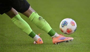 Close-up, Goalkeeper Diant Ramaj 1. FC Heidenheim 1846 FCH (41) Goal kick action Adidas MHPArena,