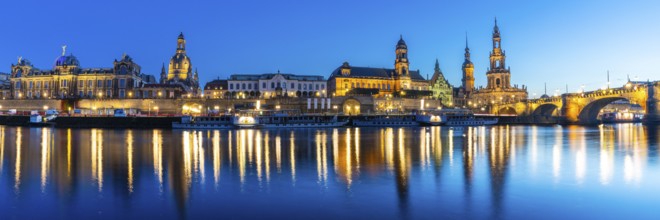 Old town skyline with Brühl's Terraces, Kunstakdeimie, Church of Our Lady, Cathedral Sanctissimae