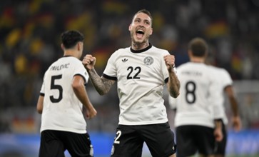 Goal celebration David Raum GER (22) Gesture Gesture Aleksandar Pavlovic GER (05) Leon Goretzka GER