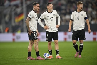 David Raum GER (22) Florian Wirtz GER (17) Joshua Kimmich GER (06) ready for free-kick, World Cup