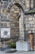 Röhrfahrtbrunnen in front of the Frauenkirch, Market Square, Old Town, Meissen, Saxony, Germany