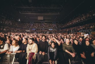 Publikum bei Parcels live in der Berliner Max-Schmeling-Halle am 04.10.2025