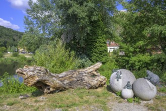 Steinkugeln mit Figuren von Biber, Enten und Krebse, Kallmünz, Bayern, Deutschland