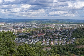 Ausblick vom Rotenfels, einer Steilwand am Naheufer im Naturpark Soonwald-Nahe, auf das Nahetal und