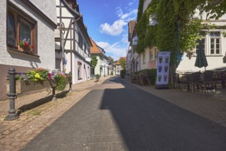 Restaurant El Cilantro Tapas, Außenbereich, Gastronomie, Absperrpoller, Laterne, Blumenkübel,