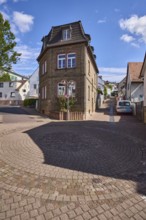 Haus, allgemeine Architektur, Straßen, Bäume, blauer Himmel, Cumuluswolken, Kreuzung Kurhausstraße