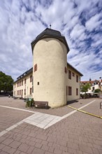 Haus der Vereine, historische Gebäude, Kellerei, allgemeine Architektur, Sitzbank, Bürgersteig aus