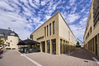Stadtbücherei, Kókkos Café und Meze, Außenbereich, Geschäftsgebäude, moderne Architektur,