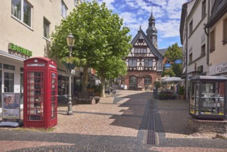 Fußgängerzone, historisches Rathaus, Altes Rathaus Café Hofheim am Taunus, Fachwerkhaus, Gehweg aus
