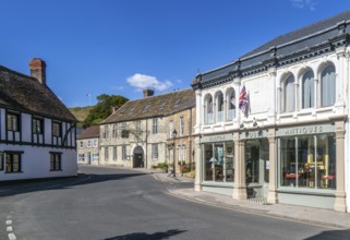 Walton House Antiques shop and Old Ship Inn, Mere, Wiltshire, England, UK view from Market Place