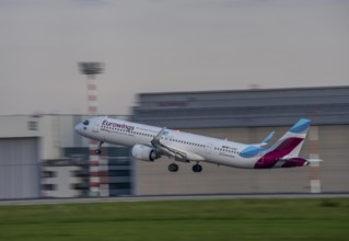 Eurowings Airbus A321Neo, beim Start auf dem Flughaben Düsseldorf, DUS, Nordrhein-Westfalen,
