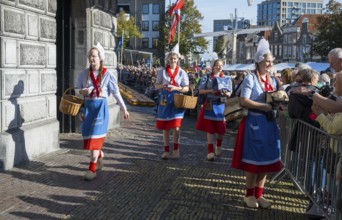 Group of woman in traditional dress, cheese market, Alkmaar, Alkmar, Noord-Holland, North Holland,