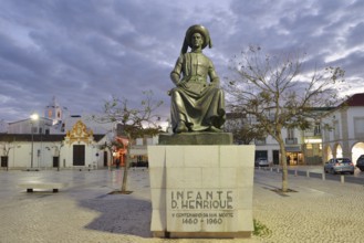 Monument to Henry the Navigator at dusk, Praca Infante Dom Henrique, Lagos, Algarve, Portugal