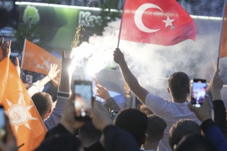 Gaziantep, Türkiye – May 28, 2023. Supporters of President Recep Tayyip Erdogan celebrate in the