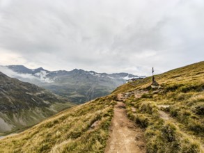 Mountain hiking trail on the Hohe Mut in the Ötztal Alps above Gurgl, Sölden, Tyrol, Austria