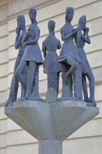 The five senses by Heinrich Apel 1972, modern art, sculpture group, bronze sculptures, human,