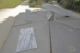 Memorial to the Persecution of Sinti and Roma Victims during the Nazi Era, Sculpture by Wolfgang