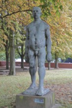 Sculpture Large striding man by Wieland Förster 1969, bronze sculpture, nude male figure, walking,