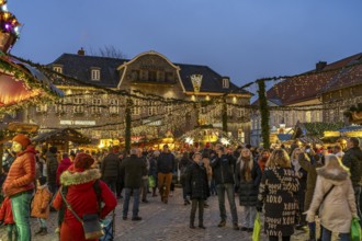 Christmas market in the old town centre of Goslar at dusk, Lower Saxony, Germany