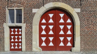 Historic moated castle, Renaissance Raesfeld Castle, façade with one Tor tor and one door, Freiheit