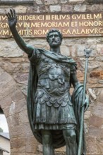 Close-up statue of ancient Roman emperor Antoninus Pius, right arm raised to Roman salute Saluto