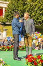 Bavarian Radio presenter Dominik Göbl in conversation with the head of the Paulaner Brewery Andreas