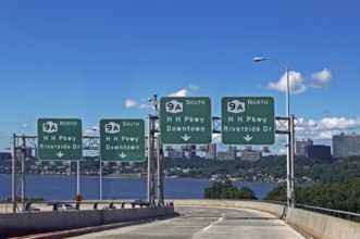 Signs in front of the Lincoln Tunnel in the direction of Manhattan, New York City, USA