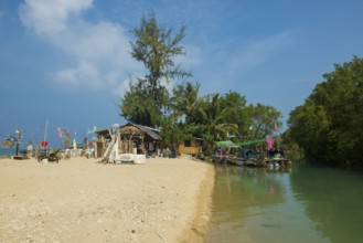 Sandy beach beach and beach bar, Klong Khong Beach, Sala Dan, Ko Lanta, Koh Lanta, Krabi Province,